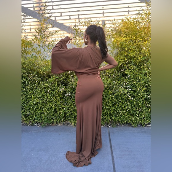 Brown dress with train! - Picture 2 of 3